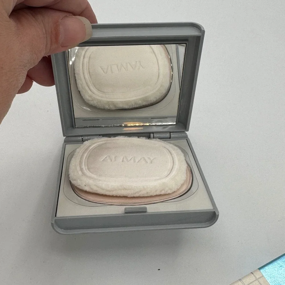 Almay Moisture Balance Pressed Powder Translucent 6158-01 Fragrance Free Compact